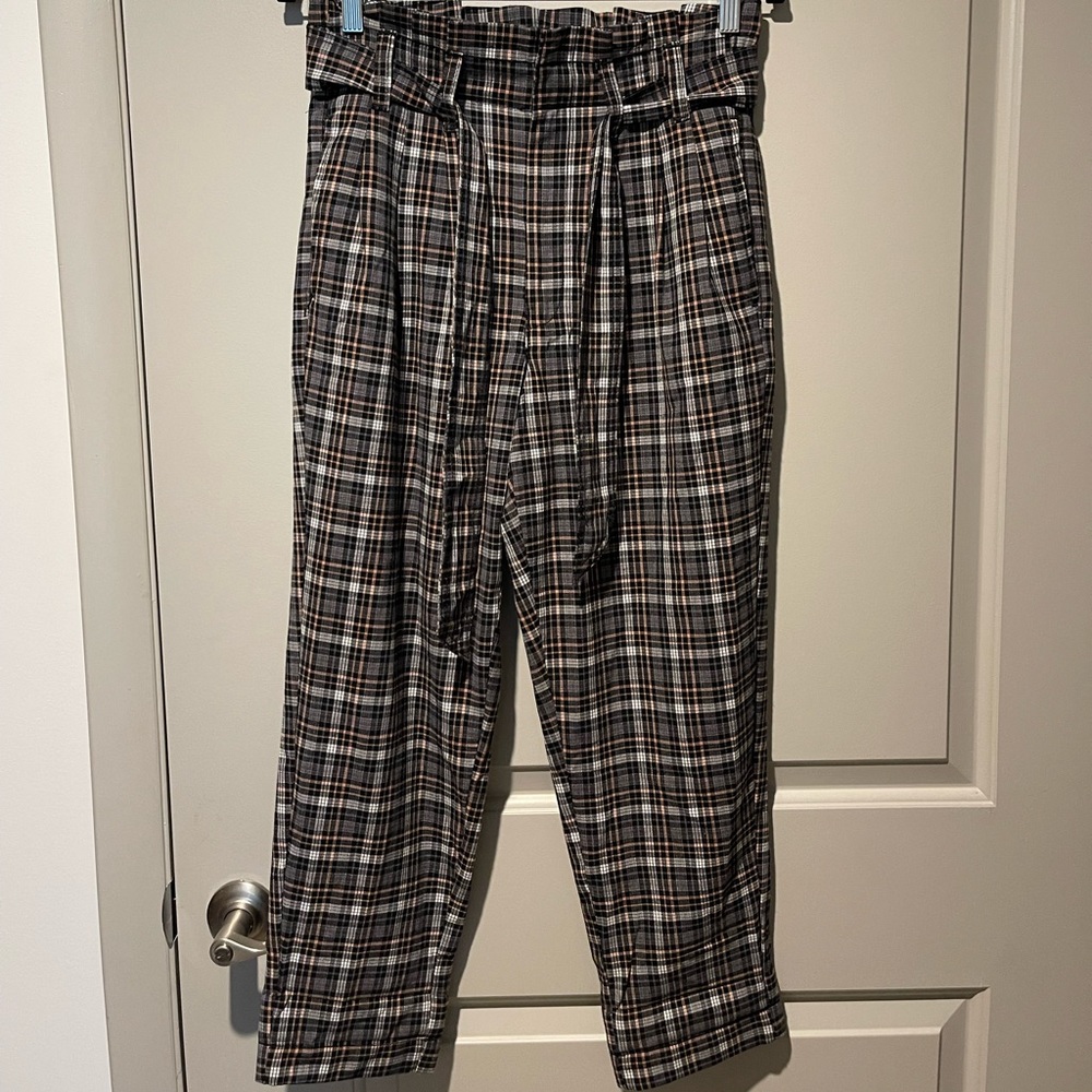 American eagle paper bag pants. Size 6 short.